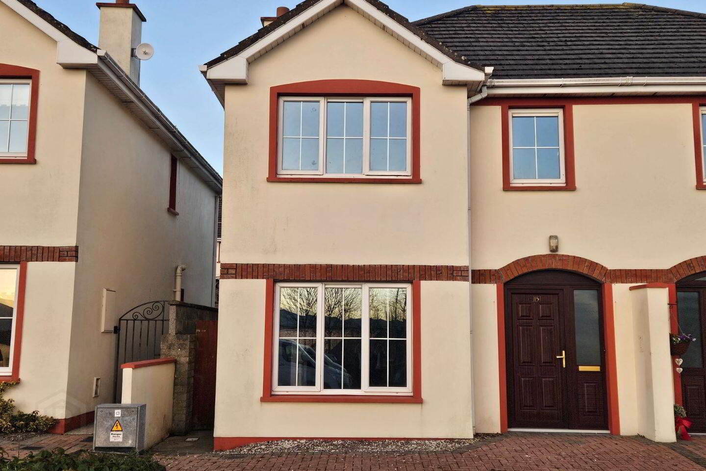 55 Woodview Park 1 of 15
