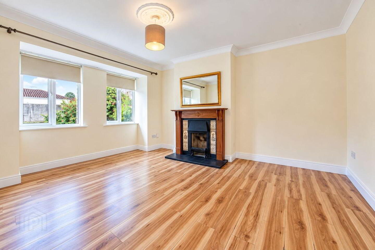 25 Saddlers Grove 3 of 26