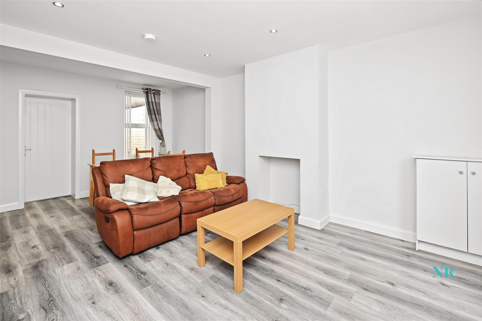 33 Northbrook Street 2 of 8