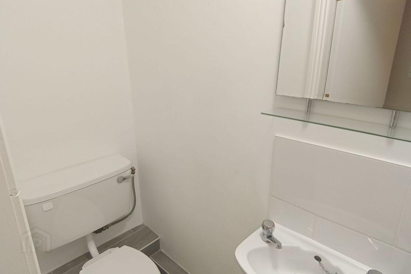 Apartment 2 12 Newenham Street 8 of 8