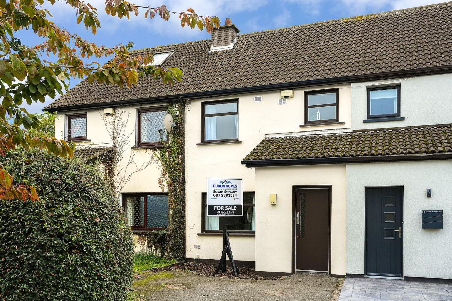 17 Yellow Meadows Vale 1 of 32
