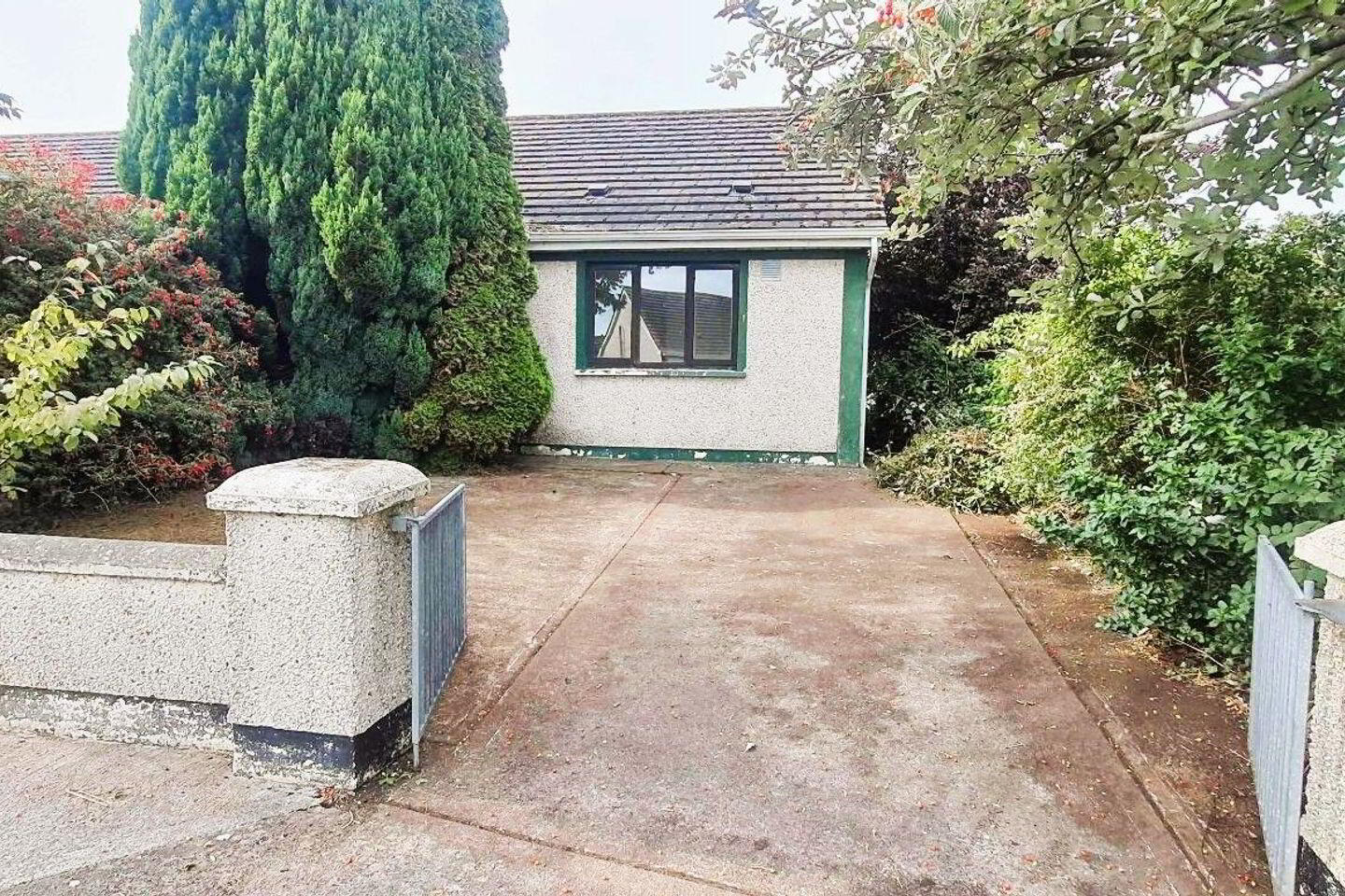 21 Ballymakealy Grove 1 of 13