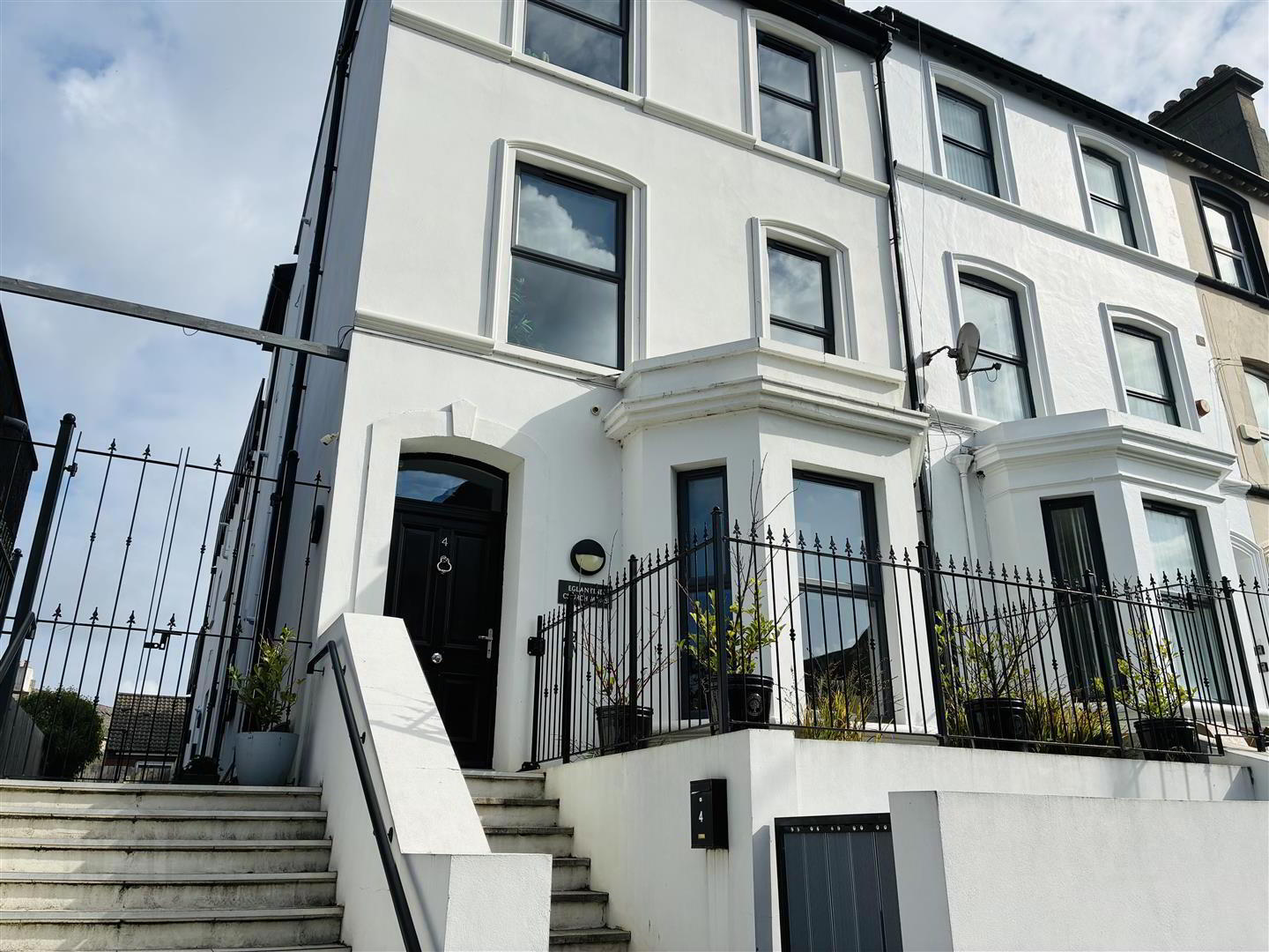 Apt, 4 Eglantine Avenue 2 of 8