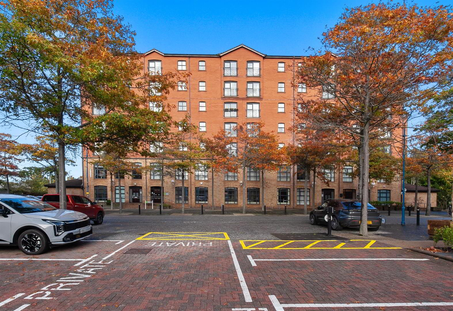 Apt 28, Pilot Place 3 of 27
