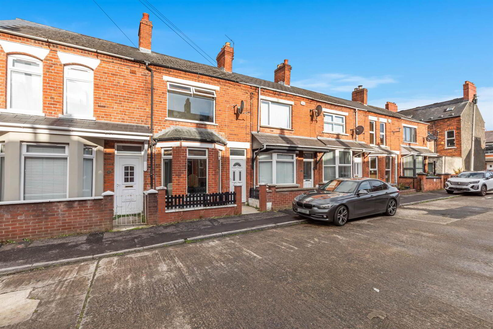 32 Hollycroft Avenue 2 of 17