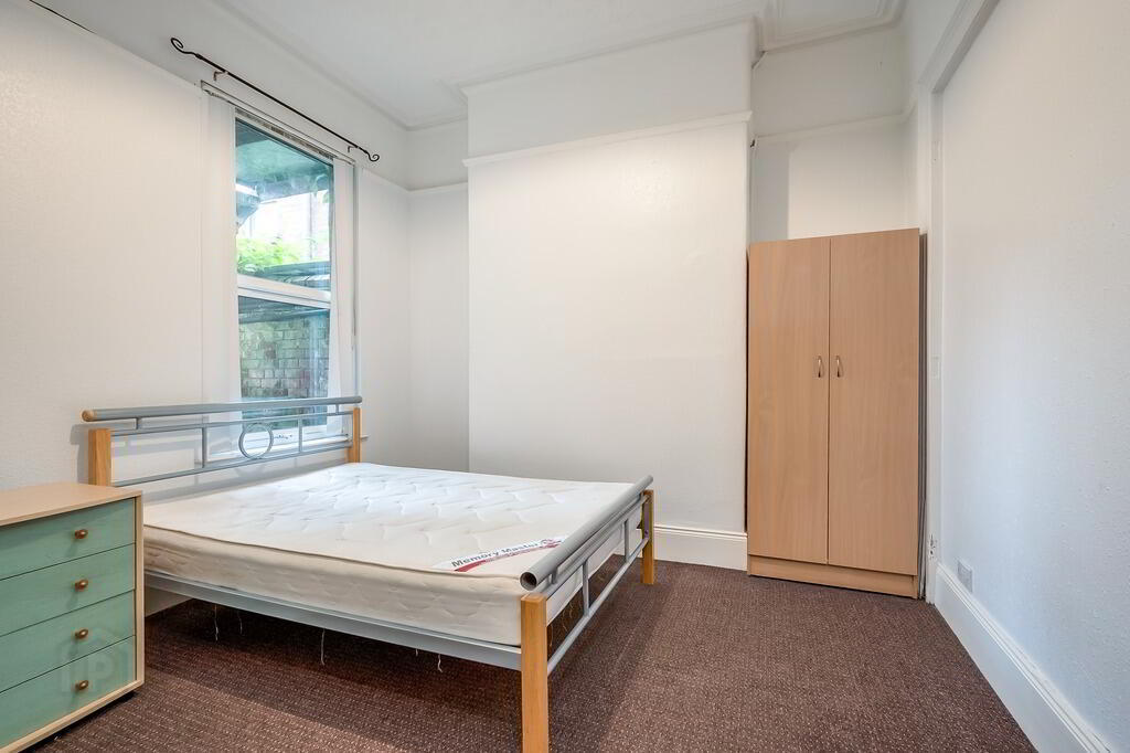 Flat 1, 43 Malone Avenue 3 of 7