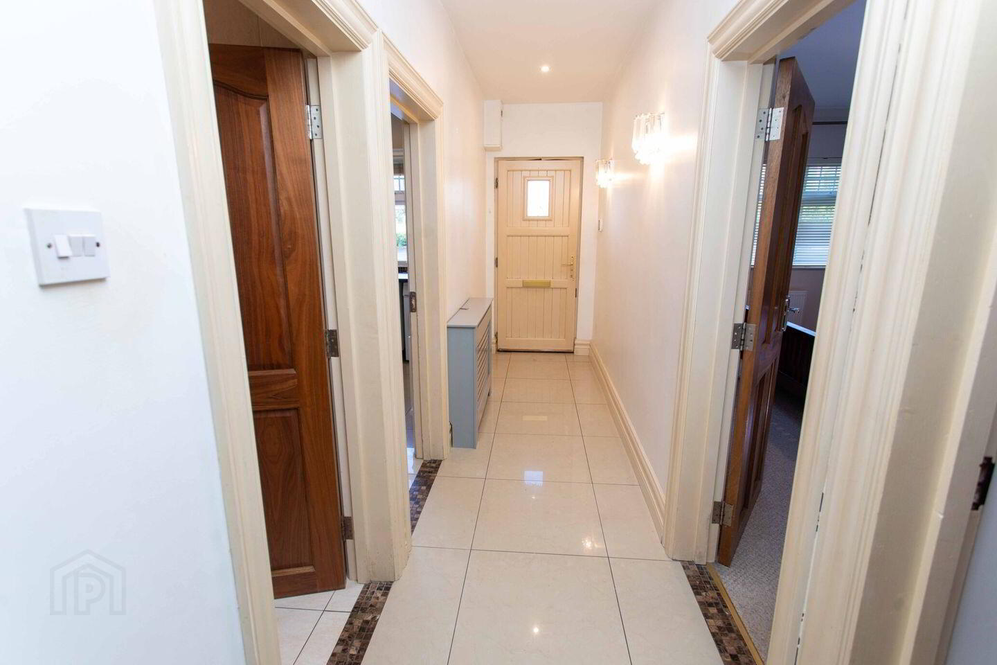 13 Racecourse Road 2 of 17