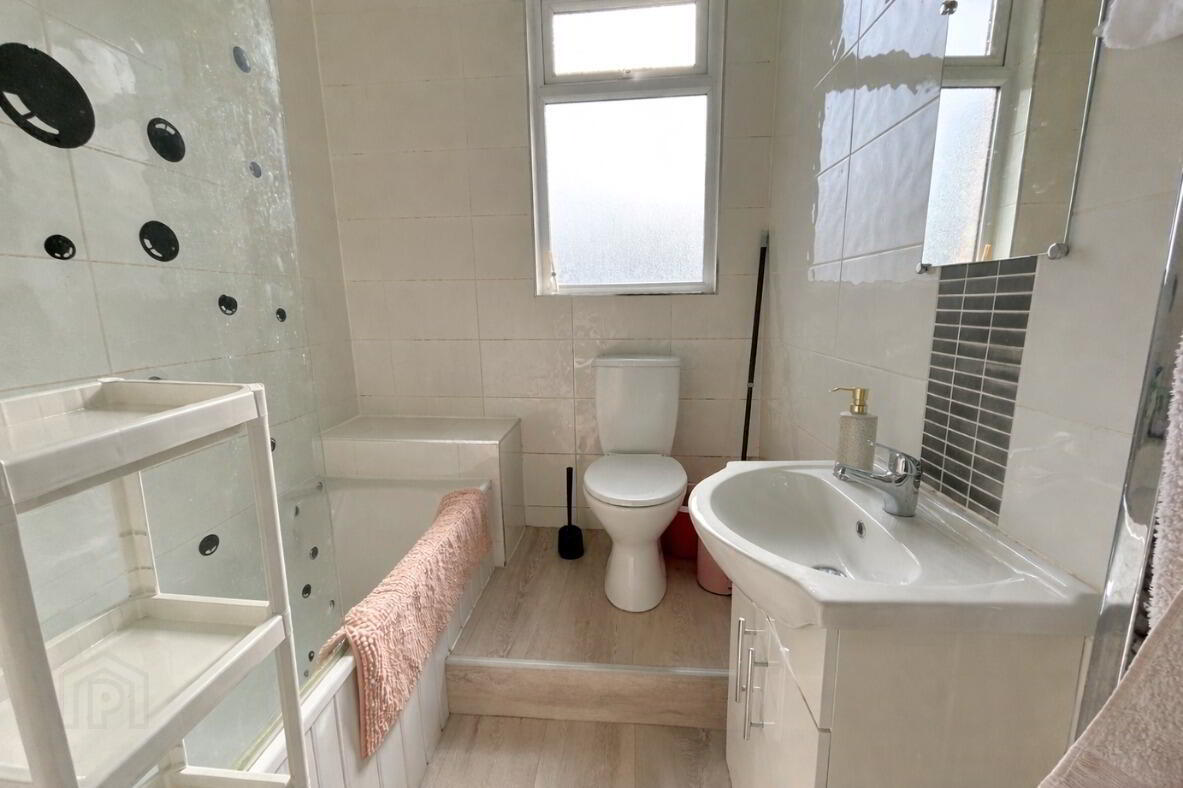 Apt 3, 34 Lisburn Road 10 of 11