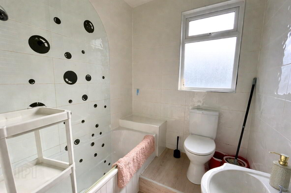 Apt 3, 34 Lisburn Road 11 of 11