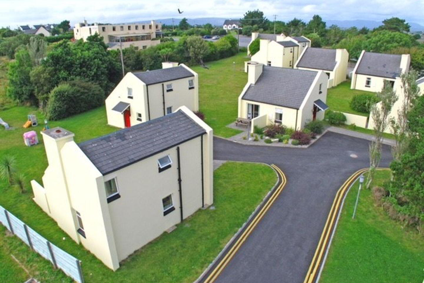 Carraroe Holiday Cottages 2 of 14