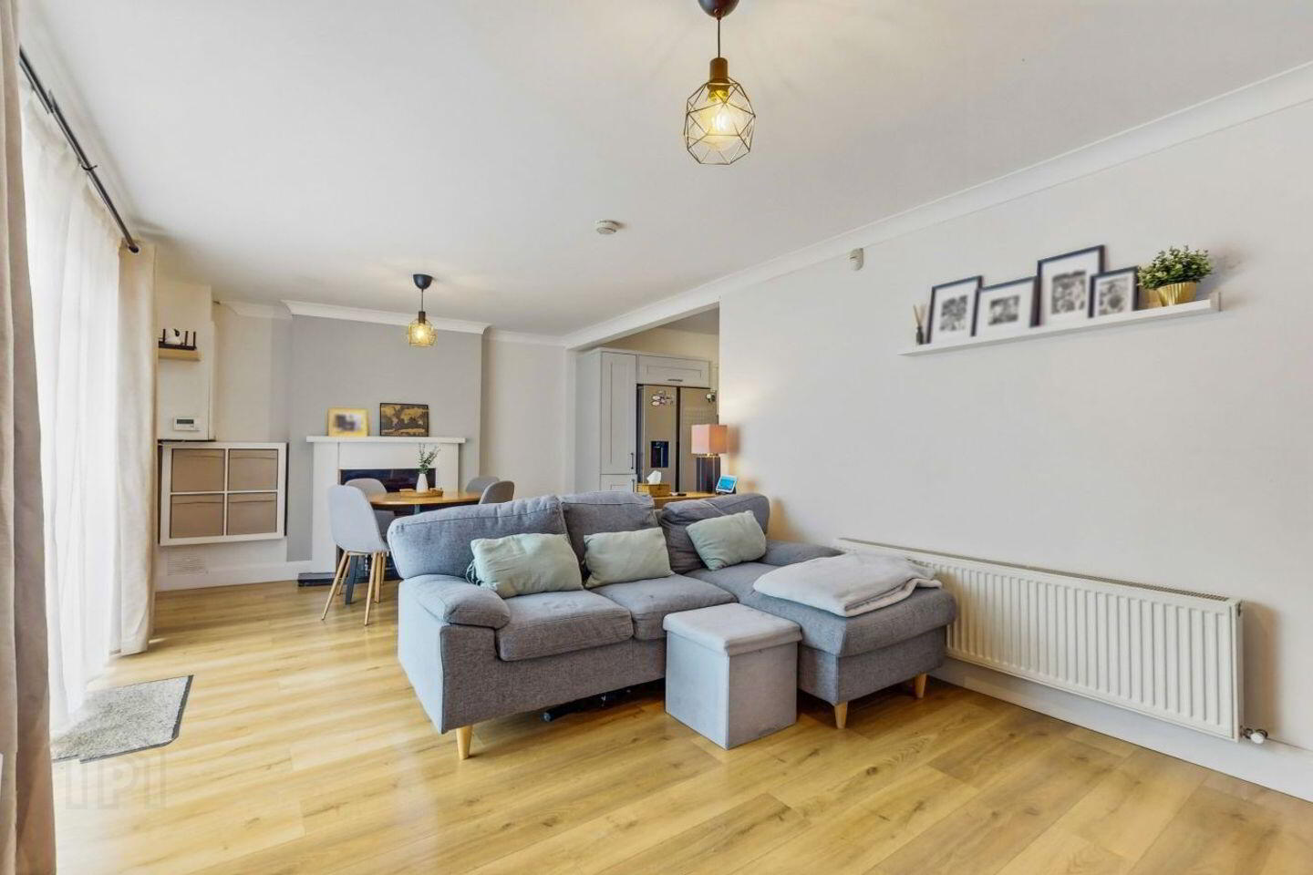 38 Holywell Crescent North 1 of 14