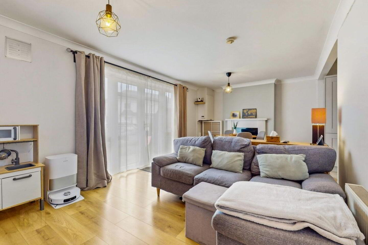 38 Holywell Crescent North 2 of 14