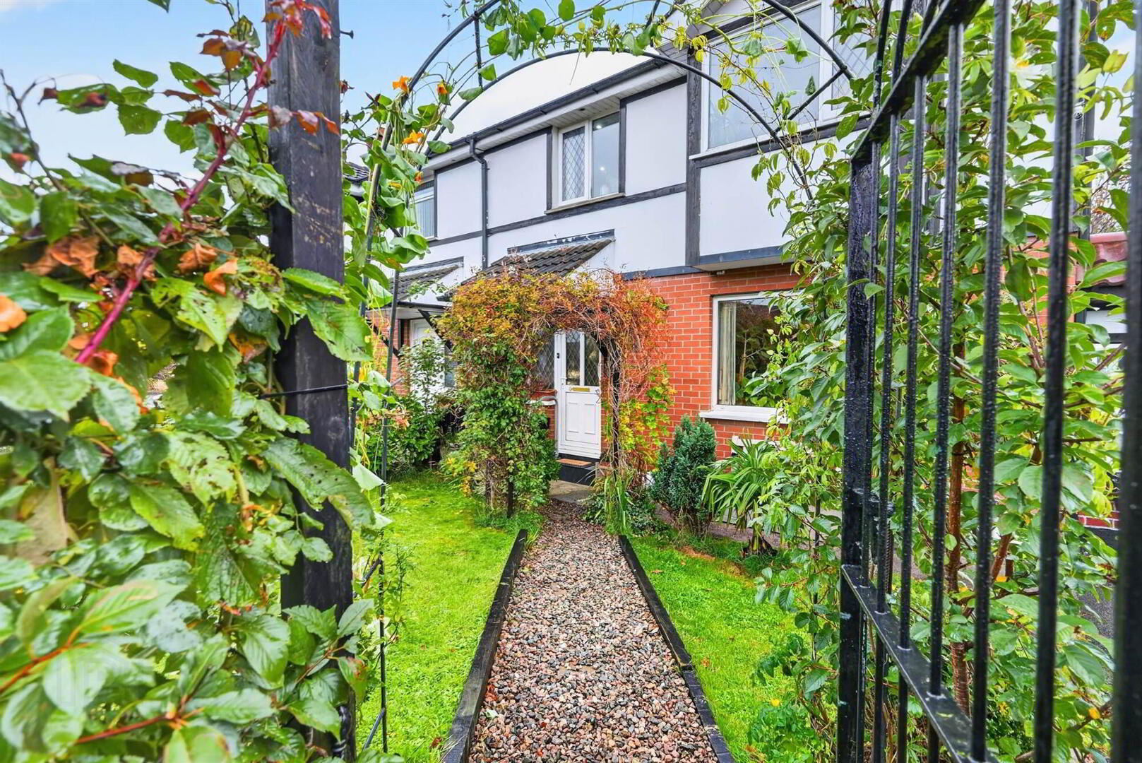 2 Kingsmere Avenue 2 of 12