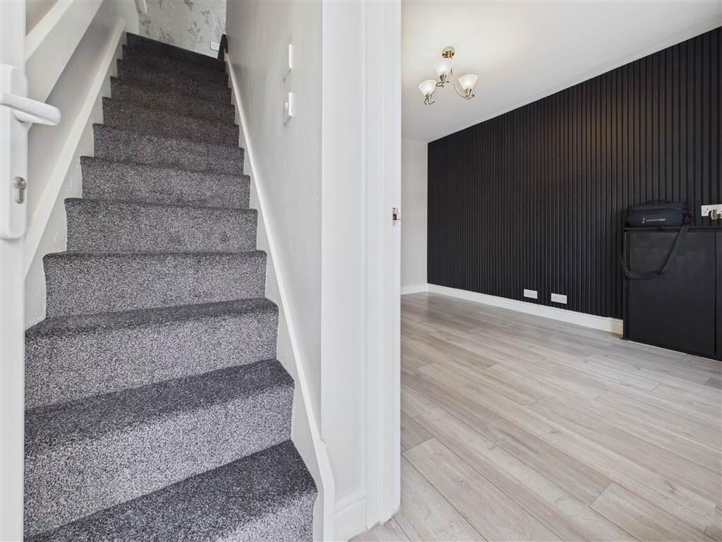 85 Farringdon Gardens 3 of 19