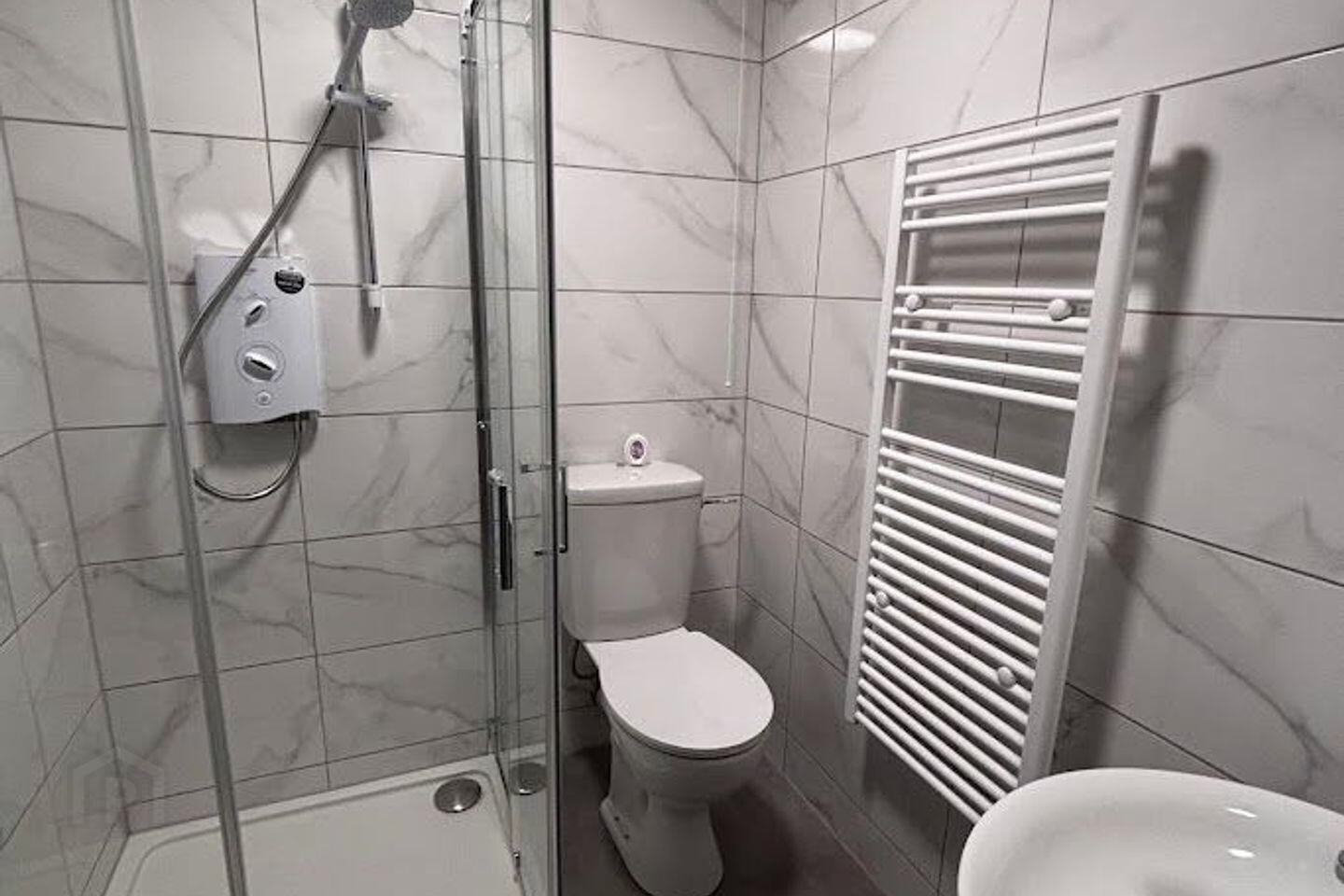 Apt, 2 Cabey Lane 6 of 6