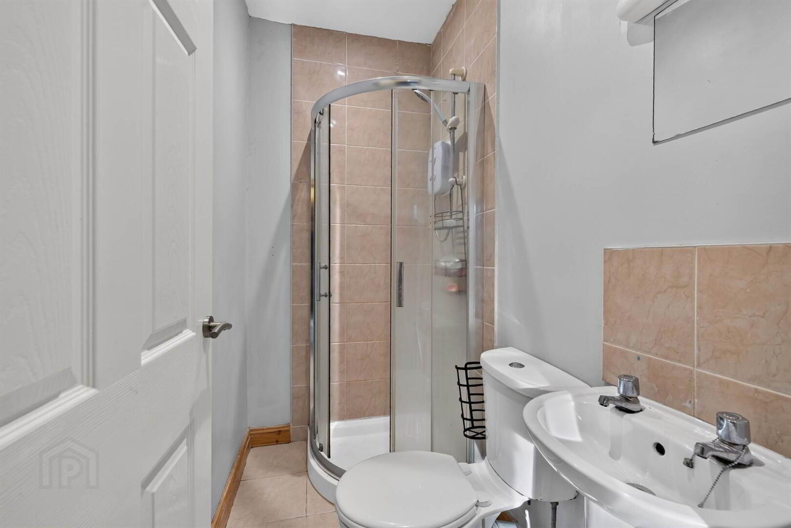 Apt 4, 25-27 Dunluce Avenue 18 of 19