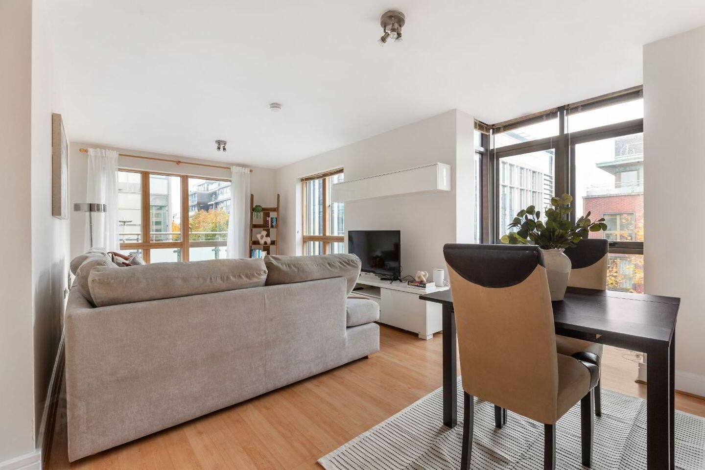 Apartment 206 Longboat Quay North Apartments 2 of 12