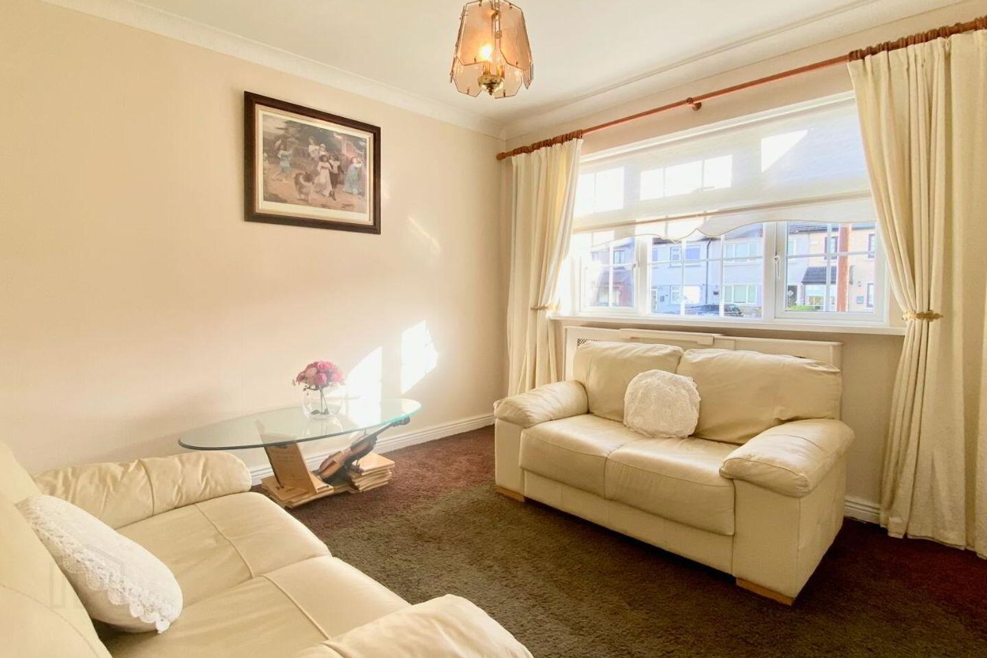 8 St Columba's Road 3 of 16