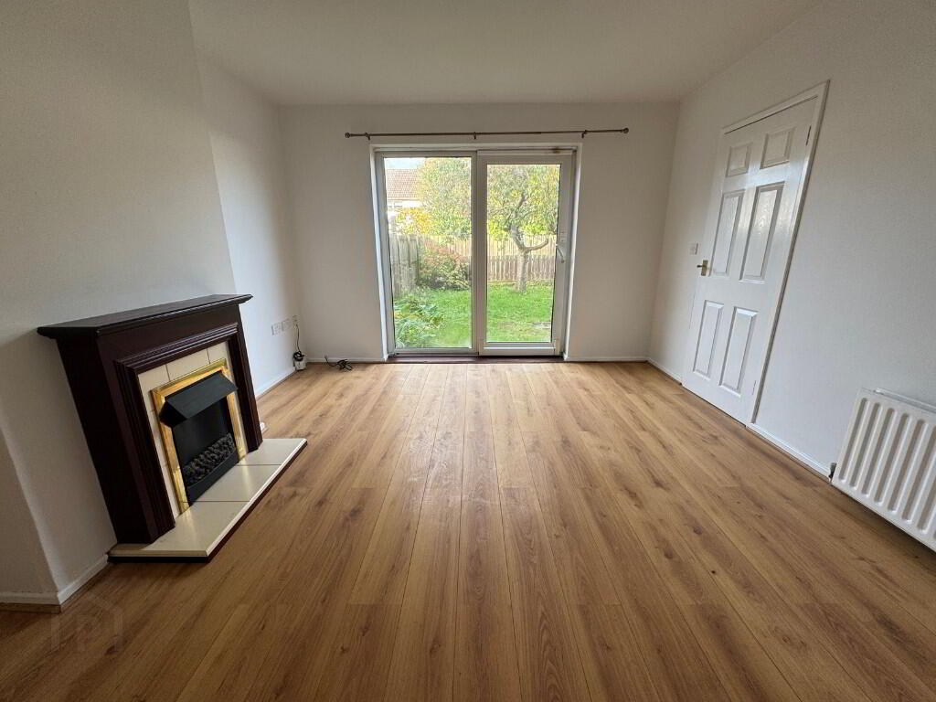 15 Woodland Grove 2 of 14