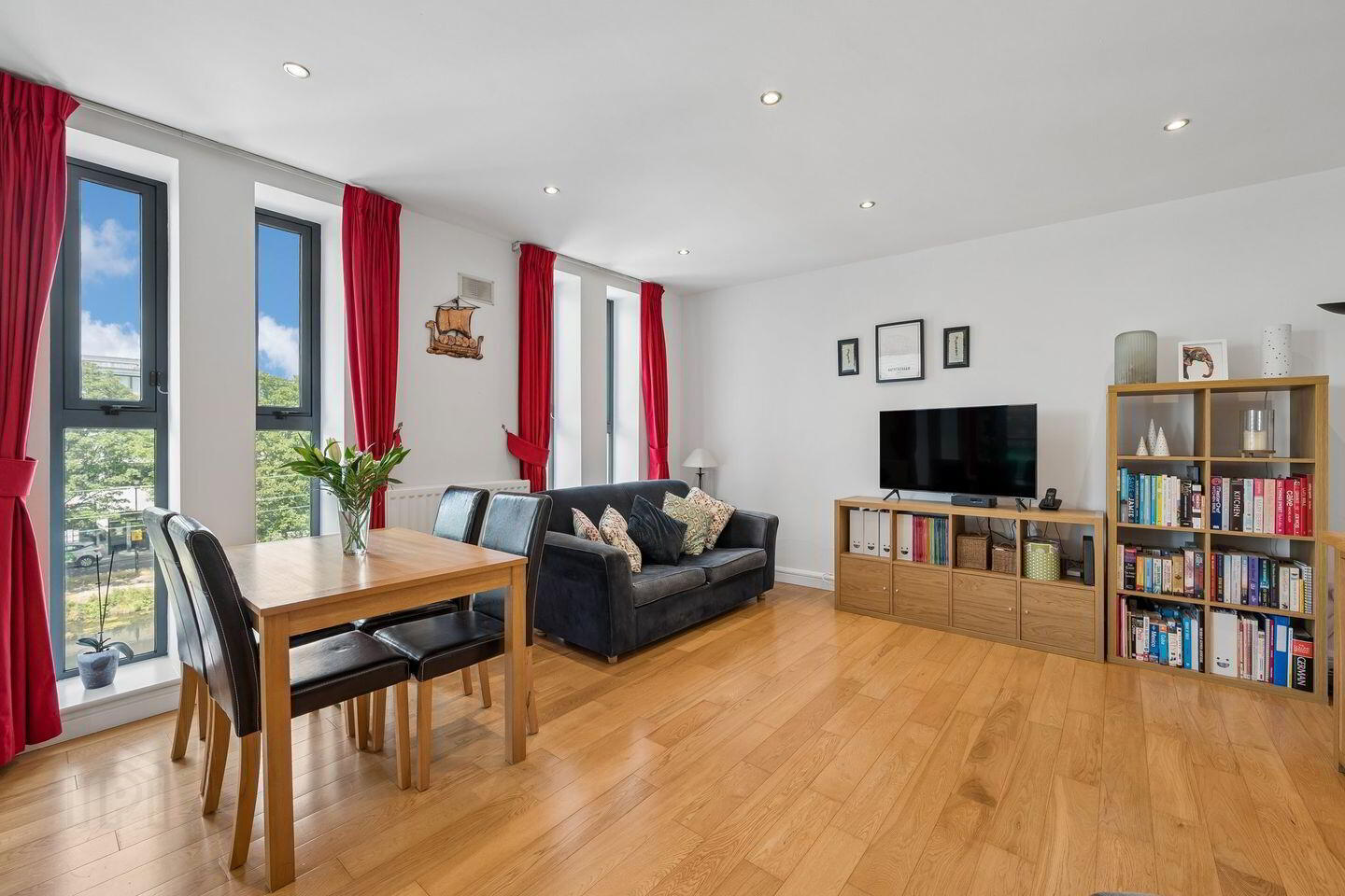 7 Grove Village Apartments, 79/80 Grove Road 2 of 18