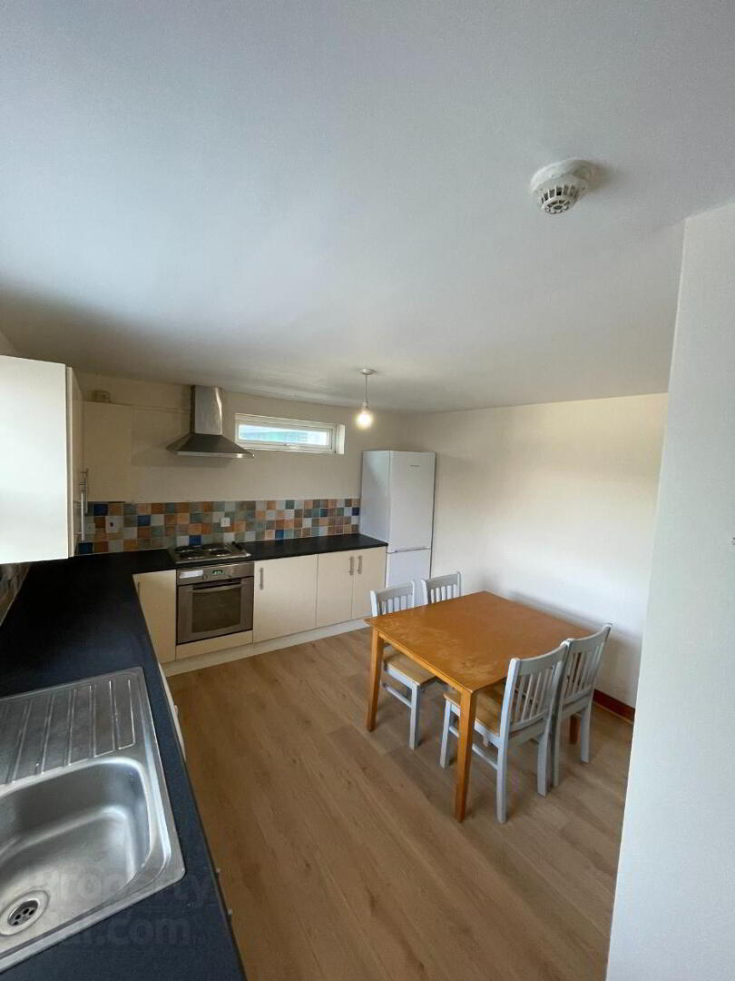 Unit 2, 45 Dunluce Avenue 3 of 9