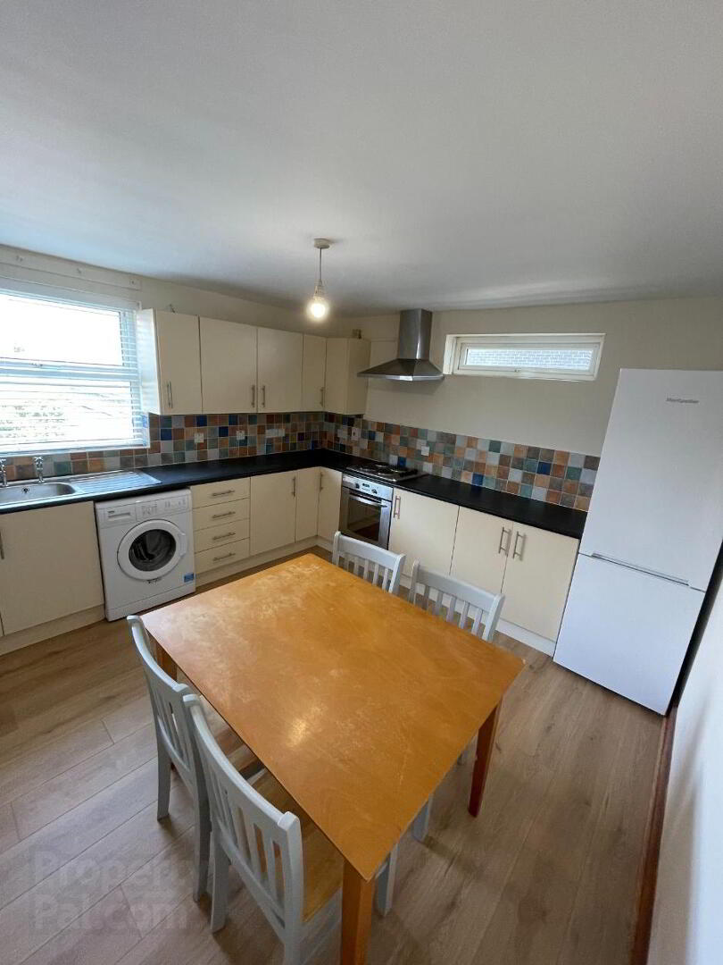 Unit 2, 45 Dunluce Avenue 4 of 9