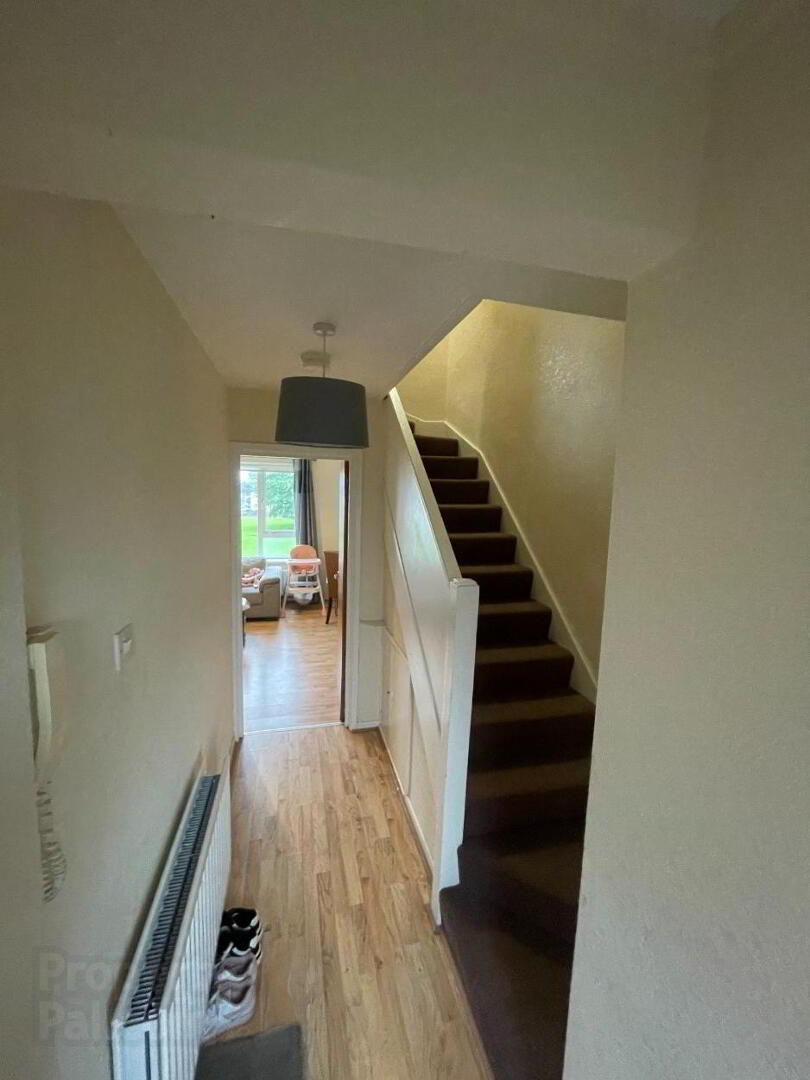 29d Inishowen Drive 3 of 12