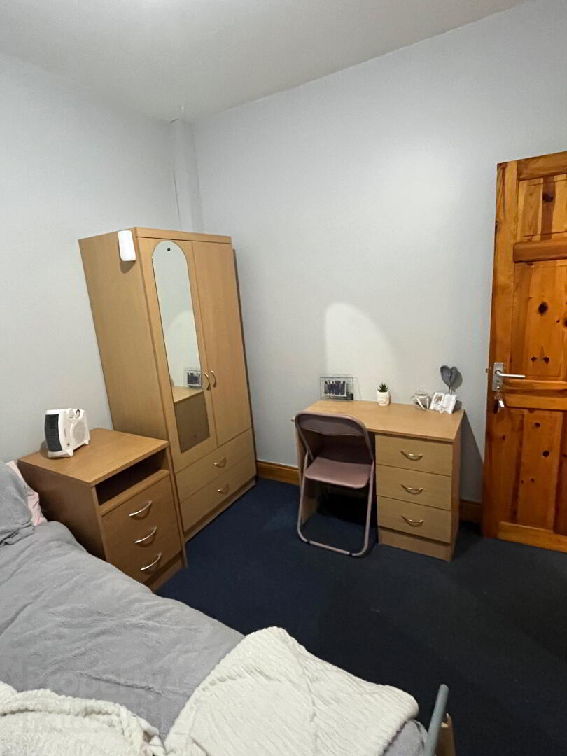45 Carmel Street, University Area 8 of 18