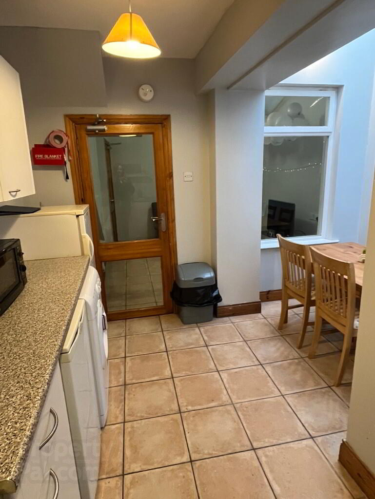 45 Carmel Street, University Area 6 of 18