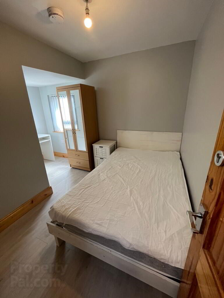 45 Carmel Street, University Area 10 of 18