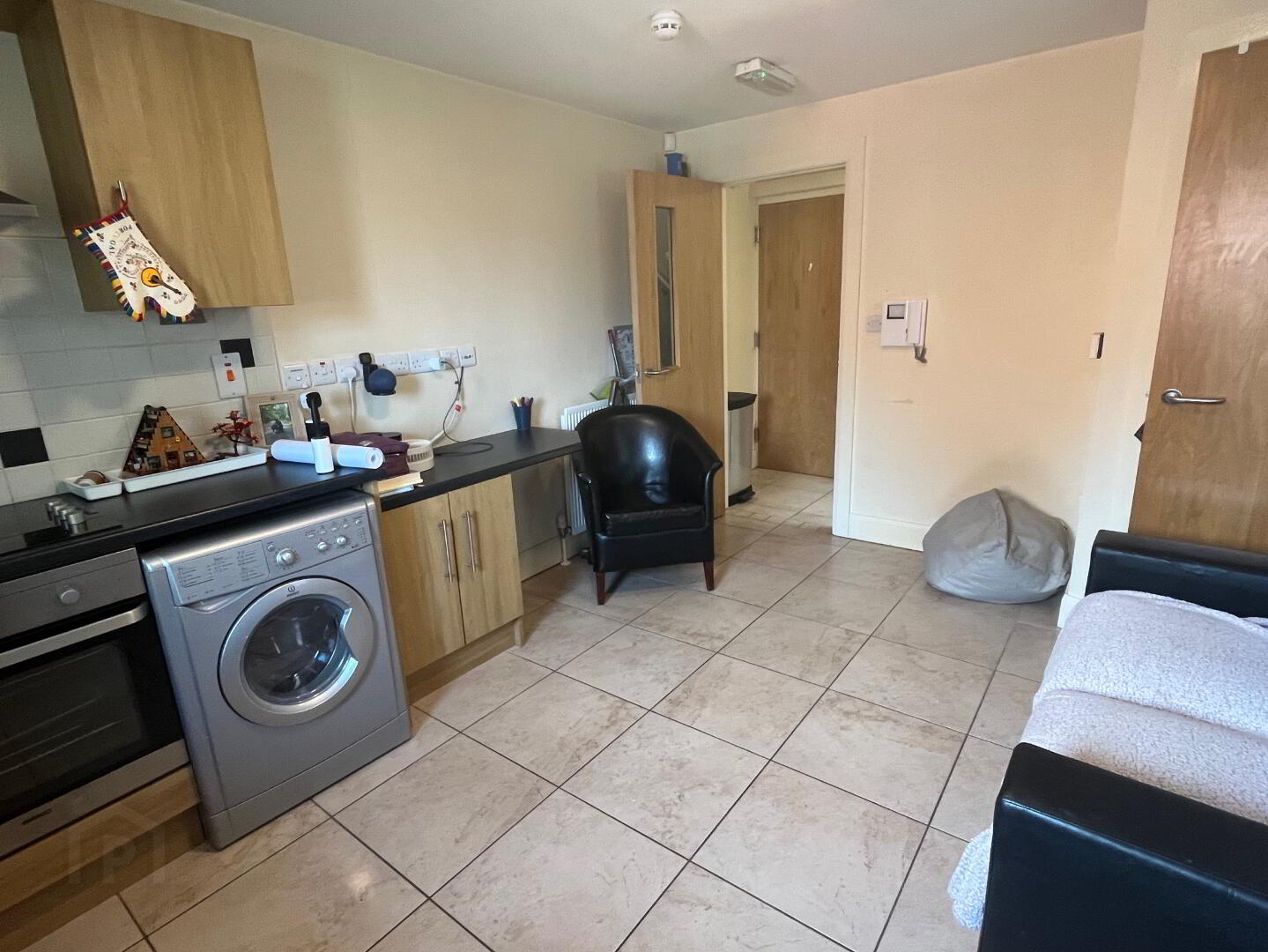 Flat 2 37 Tates Avenue 1 of 12