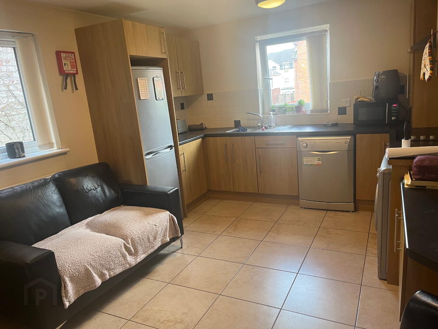 Flat 2 37 Tates Avenue 3 of 12