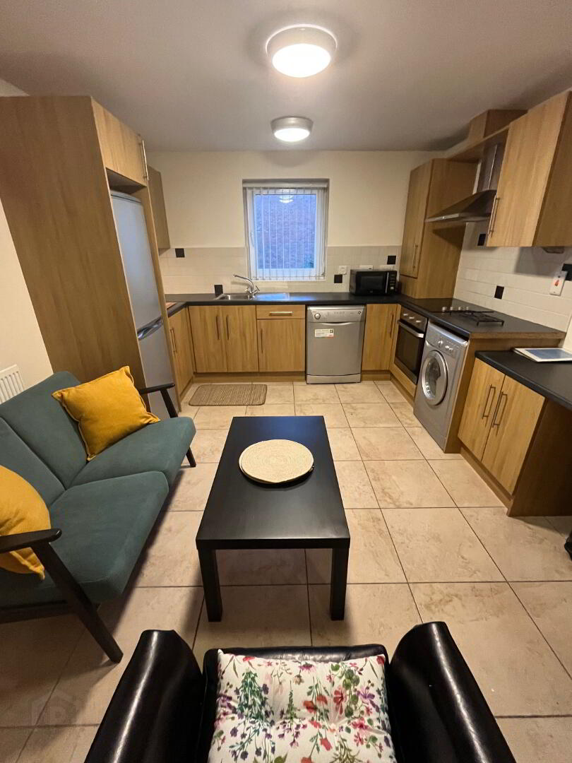 Flat 2 37 Tates Avenue 3 of 12