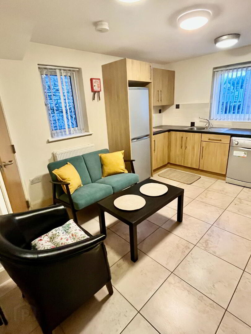 Flat 2 37 Tates Avenue 1 of 12
