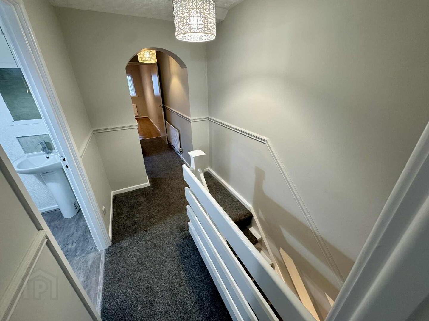 32 Lower Waterloo Road 8 of 16