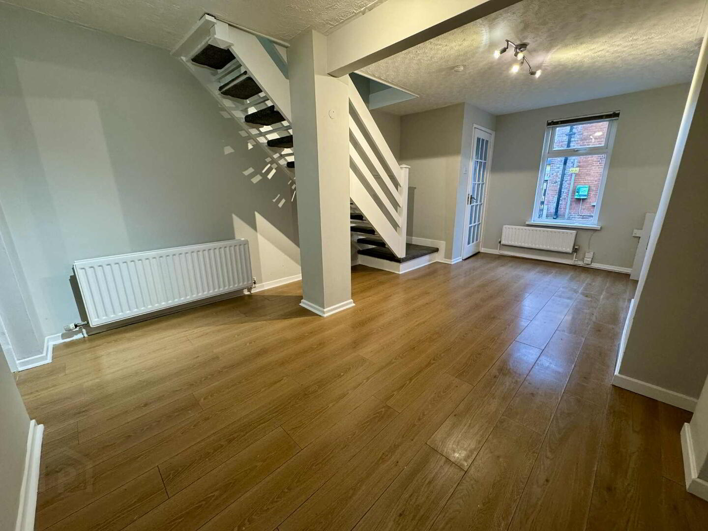 32 Lower Waterloo Road 6 of 16