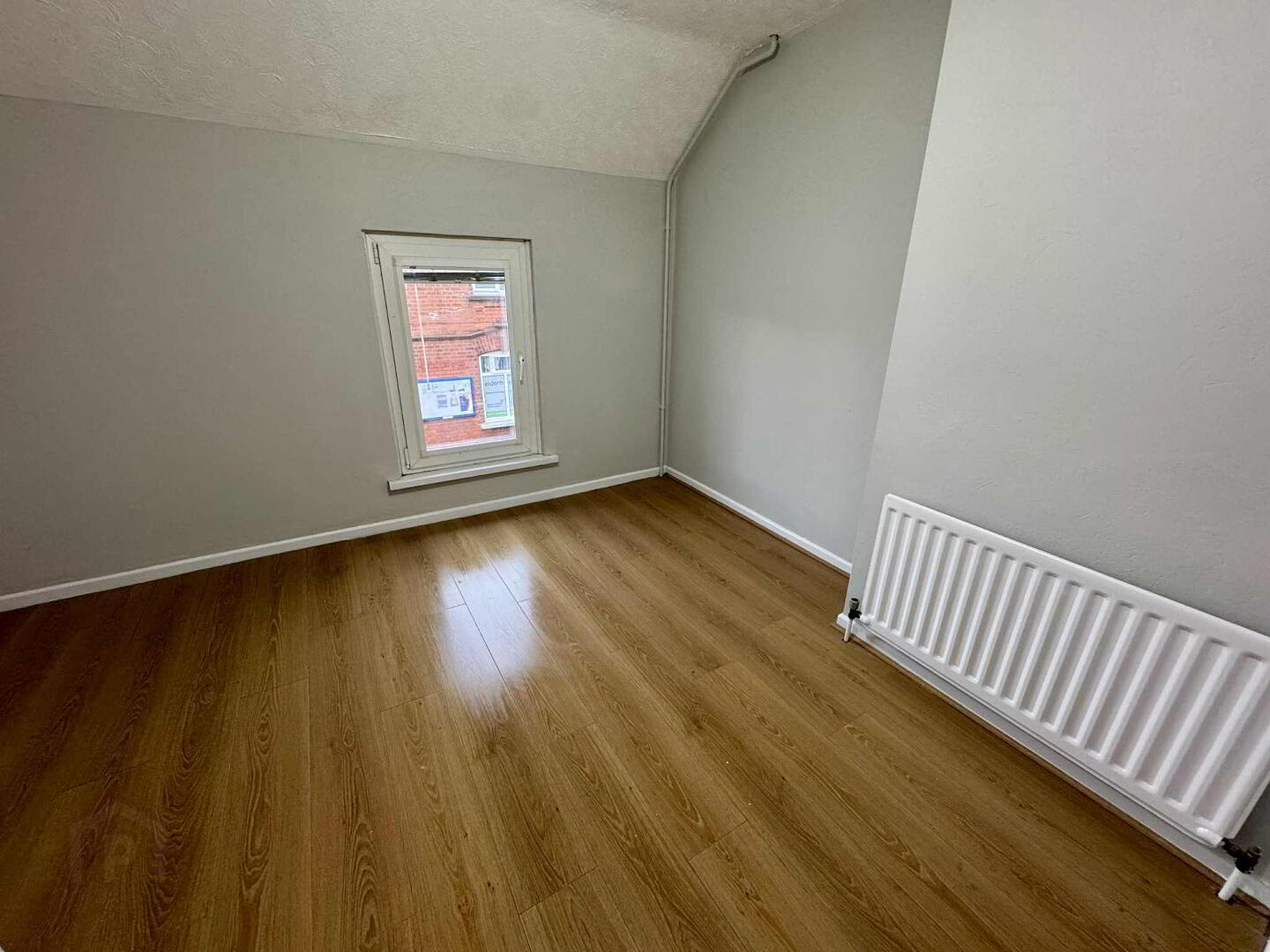 32 Lower Waterloo Road 14 of 16