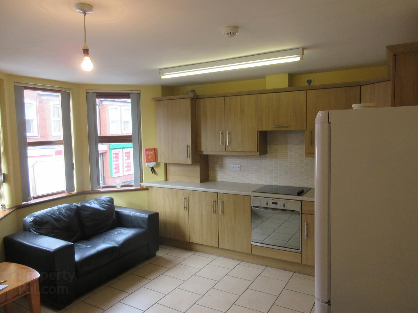 Great 3 Bedroom Apartment, 2a Carmel Street