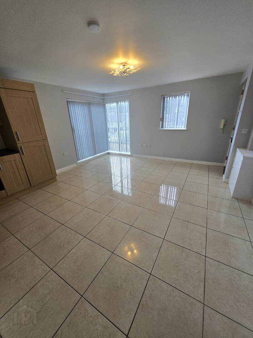 5 Meadowfields Close 5 of 8