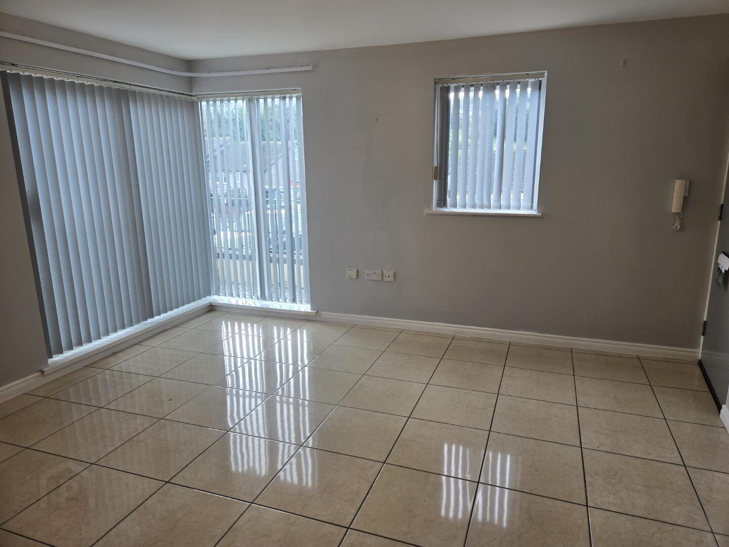 5 Meadowfields Close 6 of 8
