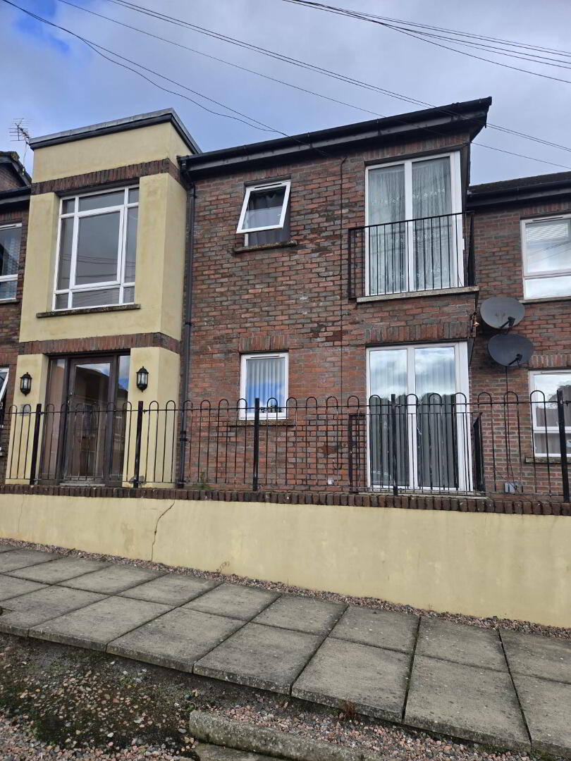 5 Meadowfields Close 2 of 8