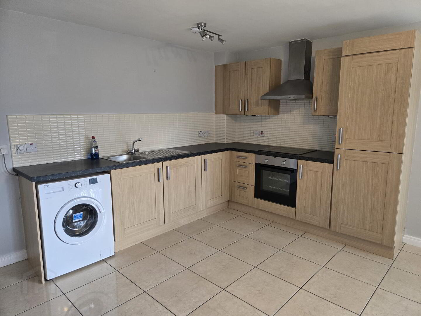 5 Meadowfields Close 3 of 8