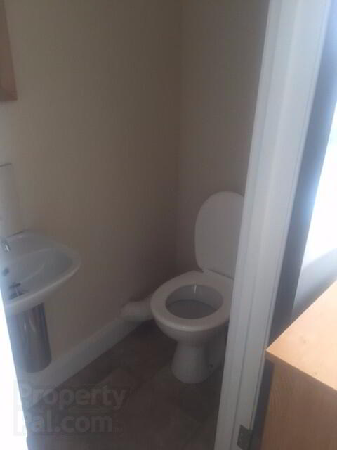 B **student Property**, 86 Duncreggan Road 4 of 4