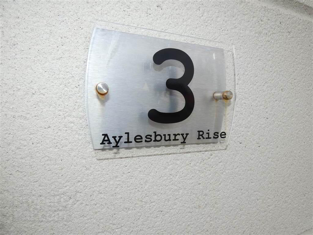 3 Aylesbury Rise 4 of 25