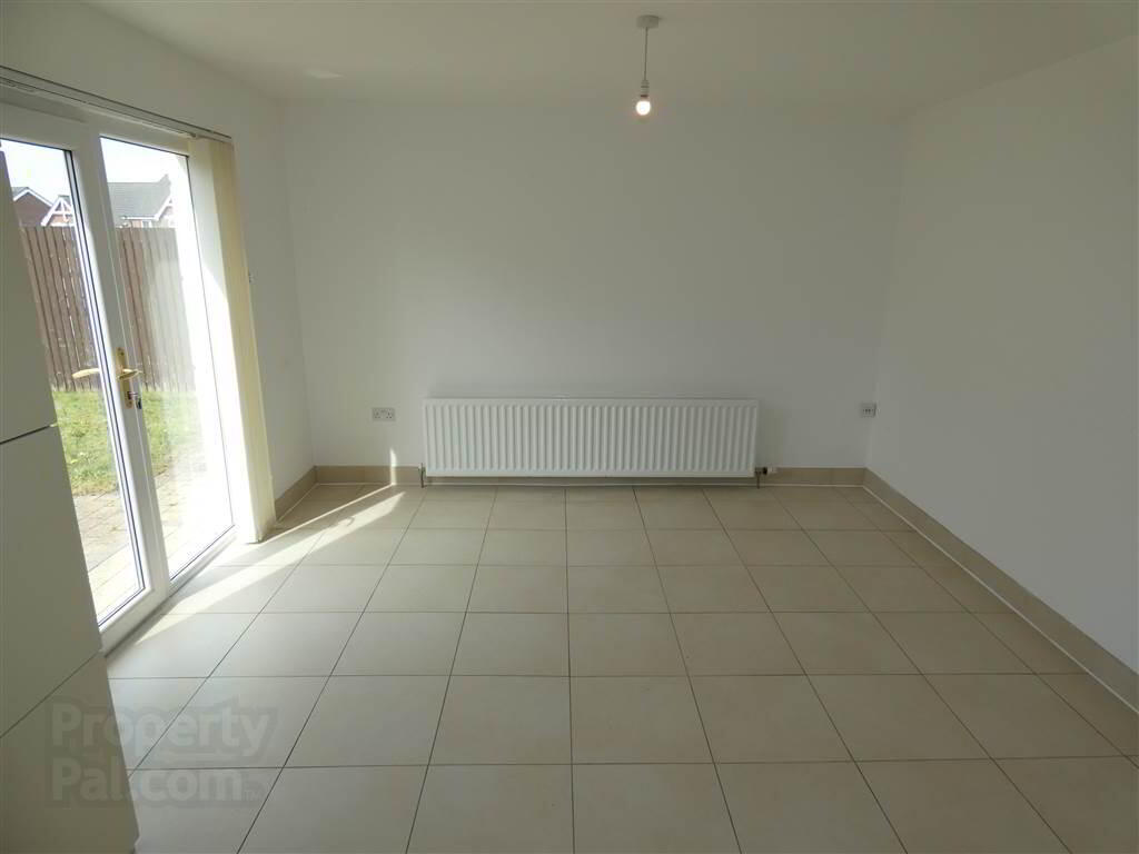 3 Aylesbury Rise 11 of 25