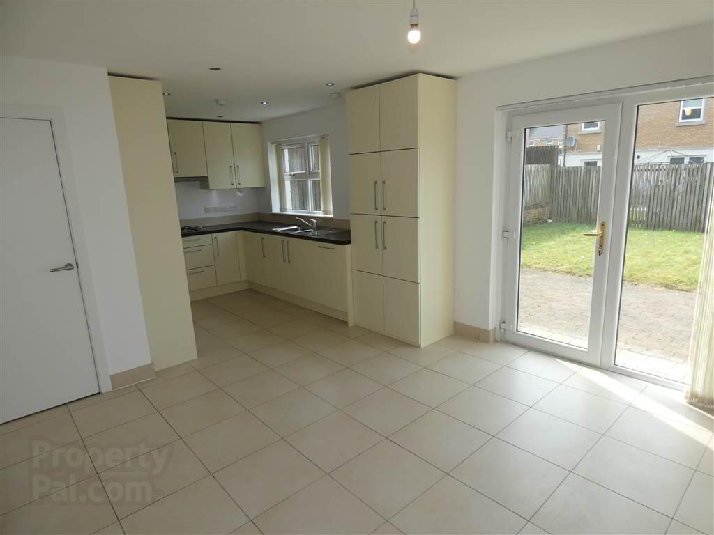 3 Aylesbury Rise 12 of 25