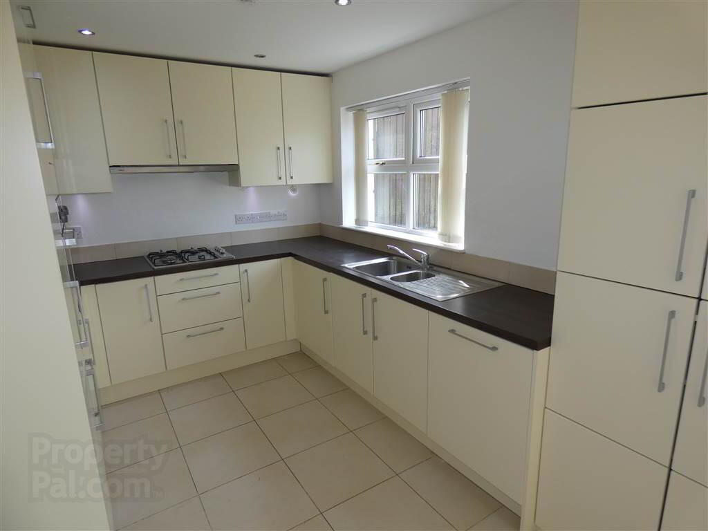 3 Aylesbury Rise 14 of 25