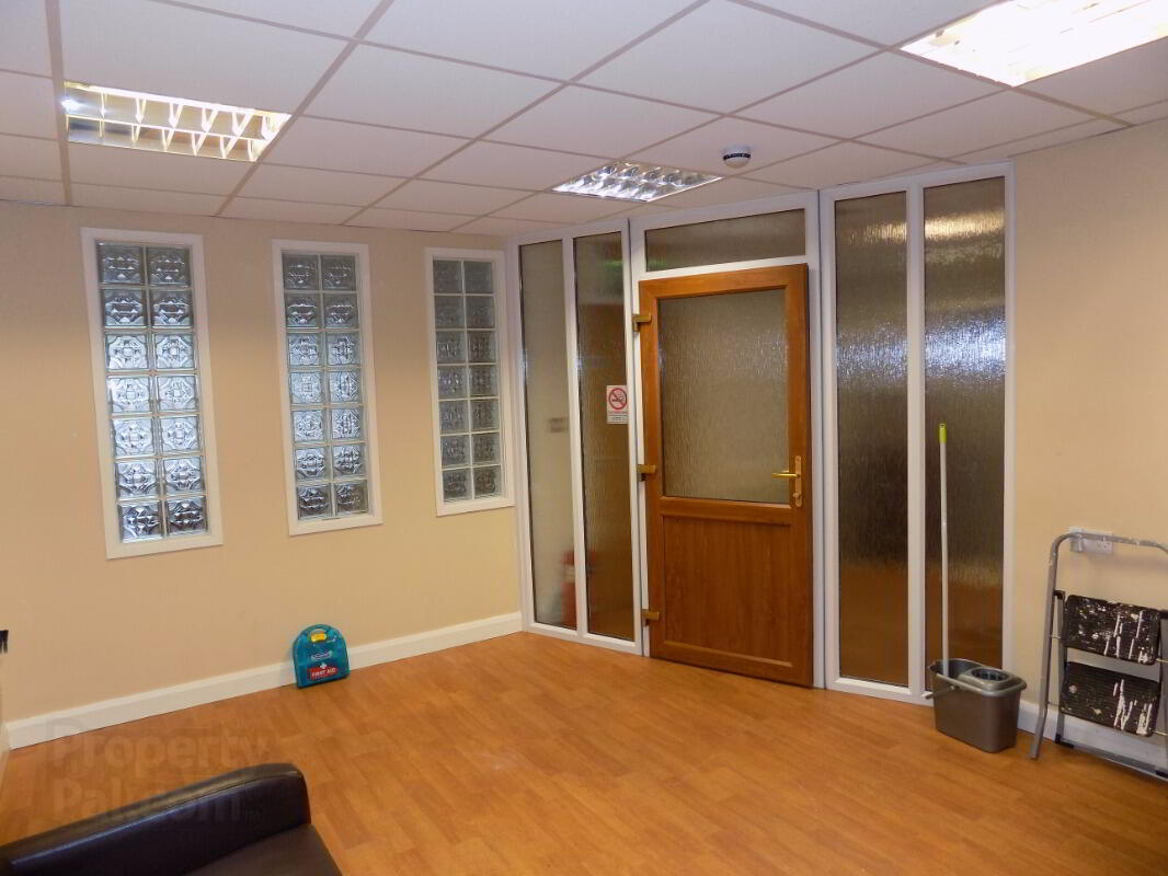 Hillview House, 2-4 Kevlin Road 3 of 8