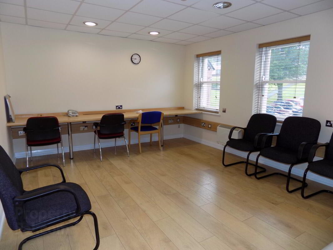 Hillview House, 2-4 Kevlin Road 5 of 8