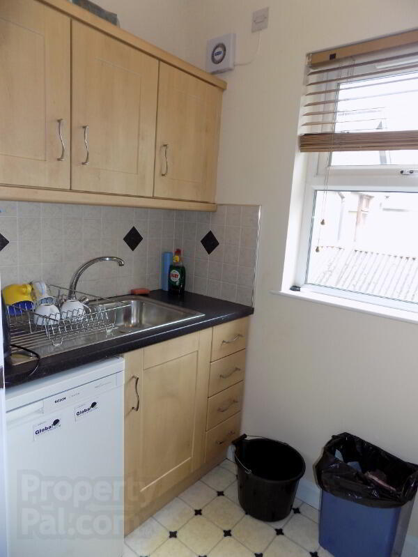 Hillview House, 2-4 Kevlin Road 7 of 8